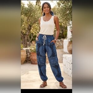 Elegant Women's Mandala Print Pants